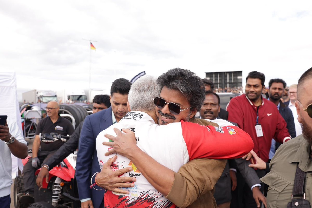 Bolly_BoxOffice's tweet photo. FRAMES FOR THE HISTORY BOOKS. 🥹❤️ https://t.co/FdYChwizQ8
