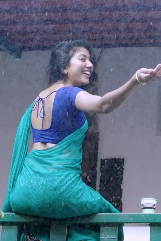 Justfap18's tweet photo. Amma ki incest avvalani eppudu anukoledhu kani oka roju rathri Sp pics ki koduthunte amma pakkana turn ayyi padukundhi aah peak moment lo amma ass , shape , navel 🥵chusi kottukunna 🍌💦 full satisfy ayya https://t.co/th1Kvztvib