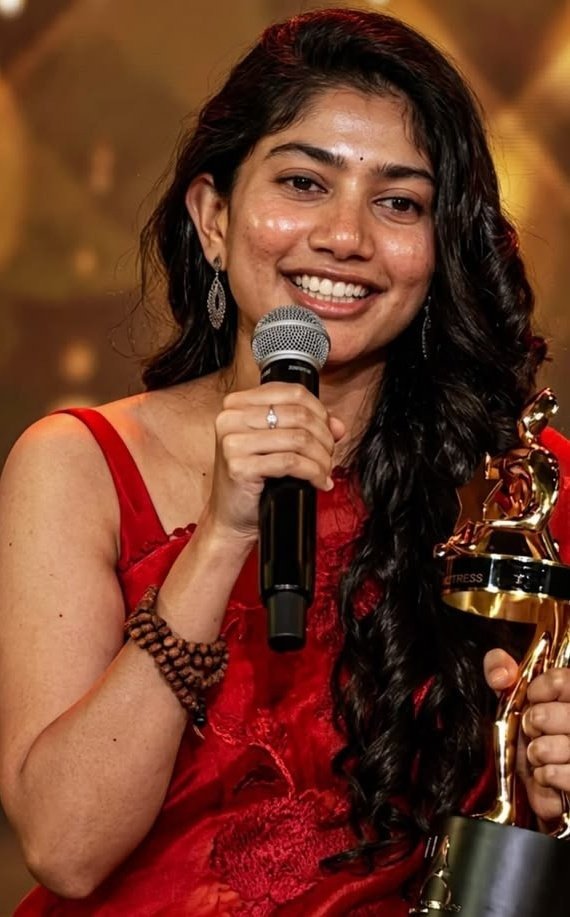 Justfap18's tweet photo. Amma ki incest avvalani eppudu anukoledhu kani oka roju rathri Sp pics ki koduthunte amma pakkana turn ayyi padukundhi aah peak moment lo amma ass , shape , navel 🥵chusi kottukunna 🍌💦 full satisfy ayya https://t.co/th1Kvztvib