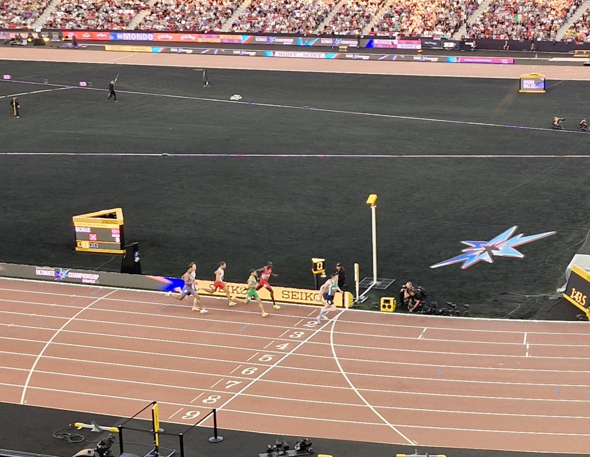 Cathal_Dennehy's tweet photo. What a run by Mark English - wins his semi-final in 1:43.74, beating two Olympics medallists, to advance to the World Ultimate Championship final tomorrow. https://t.co/kt1k6j1YPZ