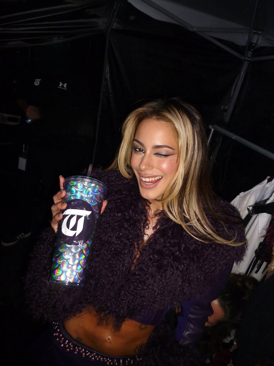 TeamTiniSP's tweet photo. ✨✨ #Tini vía #Instagram 🎵🎶🖤🔥 
Que momentos #Futtura #Mexico 🇲🇽
.

#Tini #TiniStoessel #FuttturaWorldTour #TiniEnMexico #Futttura #Mexico https://t.co/Nx91R9OfAN