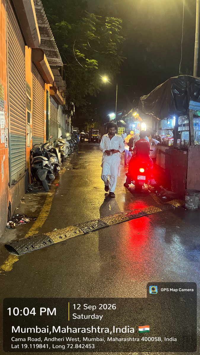 sohailshk22's tweet photo. This is completely unacceptable and dangerous. A speed breaker has been installed in the wrong direction/position and bike riders are already slipping and falling while crossing it, particularly on the wet road.

How many accidents need to happen before this is corrected?

I strongly request BMC to immediately remove/rectify and reinstall the speed breaker properly, along with proper markings and reflectors. Please do not wait for a serious injury or fatal accident to happen. Road safety shouldn’t be compromised 

📍 LIG & MIG Quarters / Cama Road–Lohana Colony, Andheri West, Mumbai – 400058

Immediate action is required. Public safety cannot be compromised. @mybmc @mybmcwardKW @AmeetSatam @CMOMaharashtra @mieknathshinde @AndFootpath