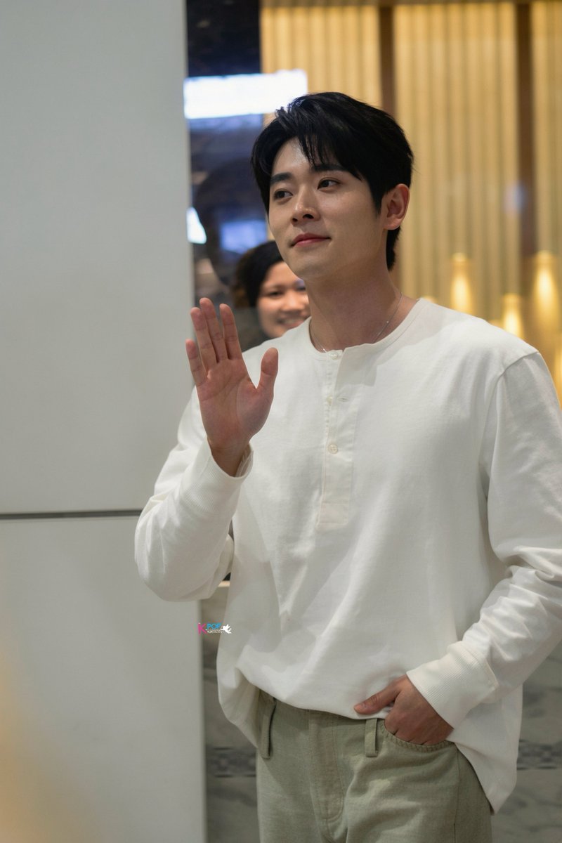 MyKpopHuntress's tweet photo. The iQIYI International Global Ambassador Cheng Lei (丞磊) safely landed in KL! Welcome to Malaysia! Enjoy your stay here and see you tomorrow! ✨️

Y’all can catch Cheng Lei at iQIYI STARSHIP 2026 @ Sunway Velocity tomorrow! 

iQIYI STARSHIP 2026 in Malaysia 🇲🇾 feat iQIYI International Global Ambassador Cheng Lei (丞磊)

📅 13 SEPT 2026 | SUN | 1:30PM
📍 Sunway Velocity Mall, Kuala Lumpur

#iQIYIStarshipMalaysia #iQIYIStarship爱奇艺星舰计划 #iQIYIInternationalGlobalAmbassador #CHENGLEI #丞磊