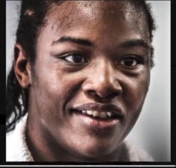 WhiteEva700's tweet photo. @Claressashields Girl take that filter off. Don't be ashamed Lee!! https://t.co/JrR0JpBYgU