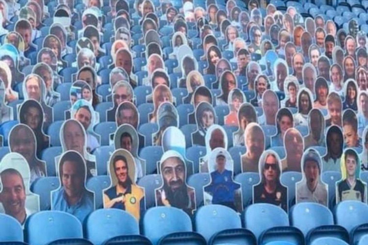 BobFairhair's tweet photo. من الذاكرة

في يونيو ٢٠٢٠ أثناء الحجر الصحي لكورونا، عرض نادي Leeds United الإنجليزي على مشجعيه وضع صورهم بمدرجات أحد المبارايات التي كانت تقام بلا جمهور بمقابل مادي

فارسل أحد الأشخاص صورة بن لادن بدلاً من صورته. وفعلاً مرت الصورة بالخطأ من عملية المراجعة ووضعت في المدرجات https://t.co/QXHj7EEG9R