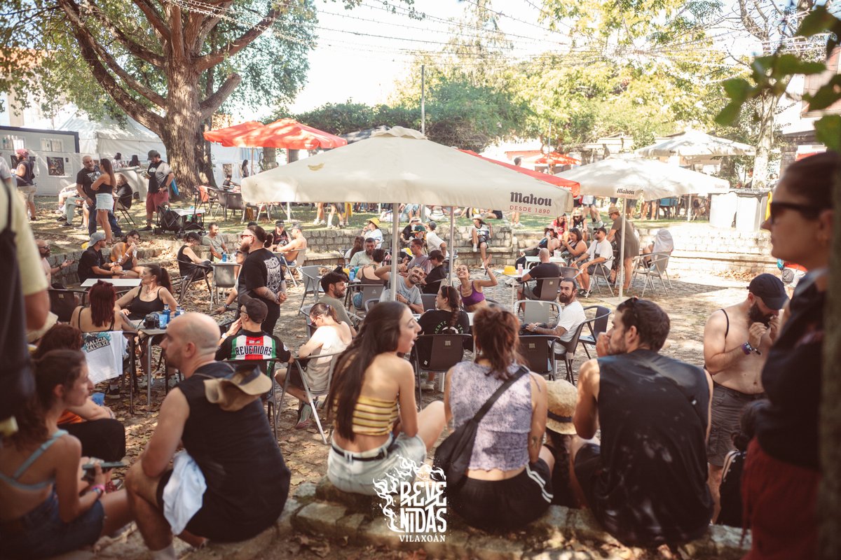 Revenidas's tweet photo. Repoñendo enerxías neste solleiro sábado de #Revenidas no Parque de Dona Concha ☀️

#RíasBaixasFest @depo_es  @turisriasbaixas https://t.co/BkJyZ0AtB7