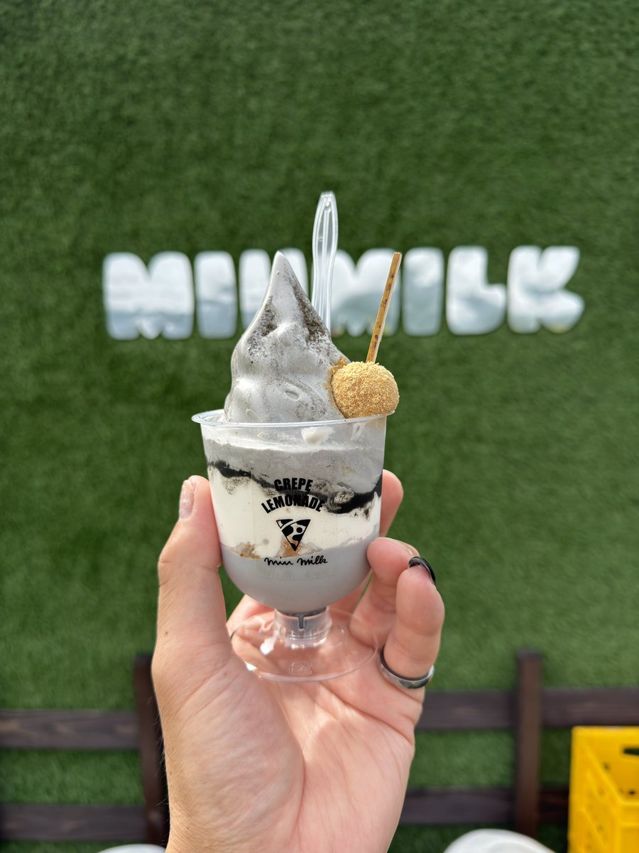 264pink109's tweet photo. 今日は阿蘇までぶらり🚙
miumilkでクレープ＆パフェ🤤
美味しかったぁ😋

＃阿蘇市
＃miumilk
＃シャインマスカットクレープ
＃黒胡麻パフェ https://t.co/jHUX0H93DP