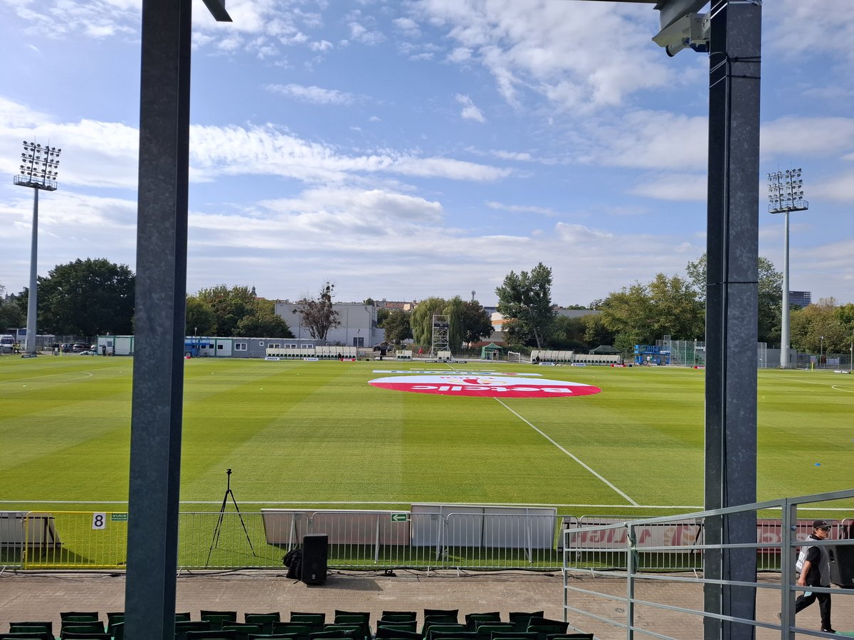 mareck1's tweet photo. Kocham słupy na stadionach #WARARK https://t.co/jwYh0Tjydl