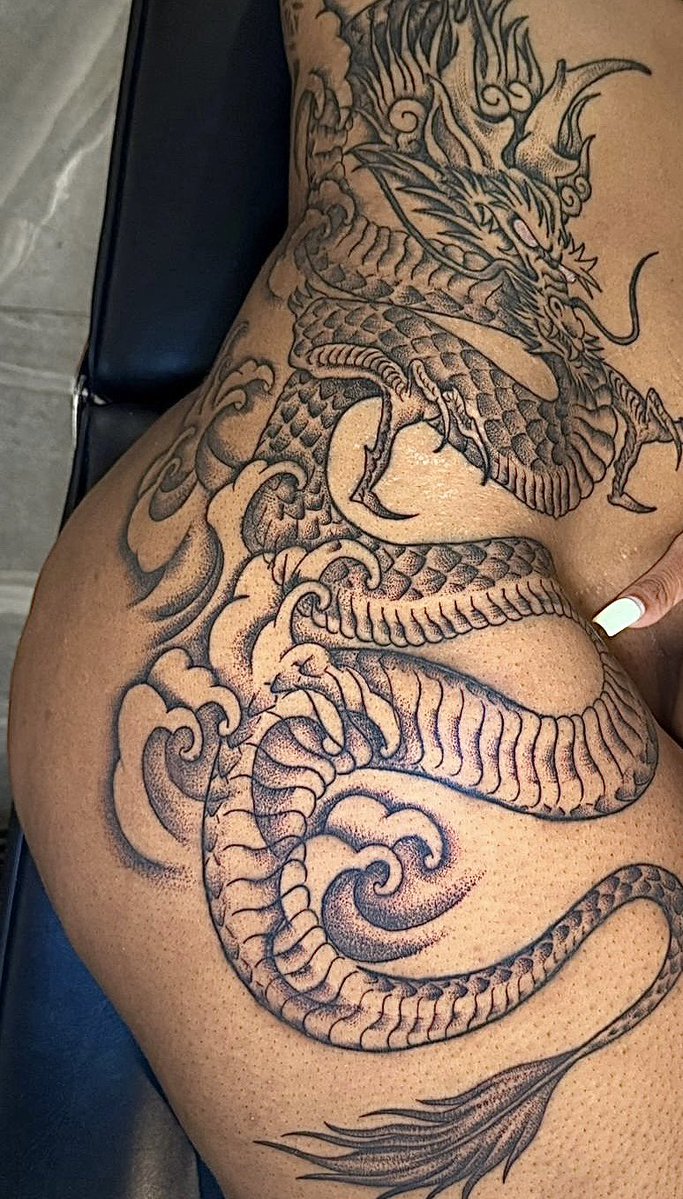 tularosaax's tweet photo. new inkkk 🐉 https://t.co/9obxvZK4ev