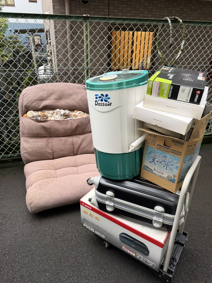 clupkizuna's tweet photo. 本日はお宅のお片付けで、
ソファ・家電・パソコン用品・プリンター・スーツケースなど

「これって捨てるしかないかな？」という物も、
まだ使えるものは買取・リユースできる場合があります✨

不用品回収・遺品整理・生前整理・空き家整理など、
お気軽にご相談ください😊

#相模原

📞0428 16 2998 https://t.co/g9fgxPNRQM