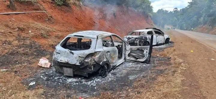 Maryian96's tweet photo. Here was the script,burn the journalist cars,lobb teargass all over then blaim it on mukuji the governor to be, then after a week they will plan a harambee and pretend to be helping the guys who lost their things,buana mkifanya mkutano lipeni wasee,wacheni hadithi mob we have walked that path before!
