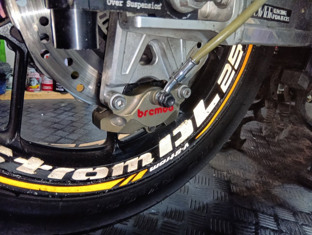 jimw33224's tweet photo. 夜のバイク整備
心が浄化される https://t.co/JKb150inxm