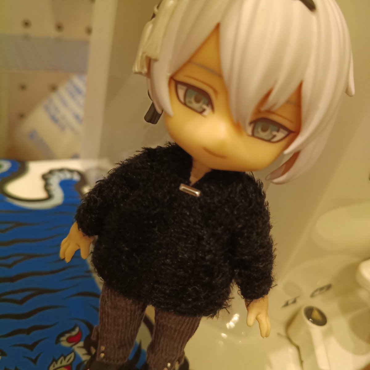 unseemmoon's tweet photo. えっと明日、大阪【B54】にいます🤣💥
既存作品の在庫をあるだけ持参するのと、作ったものの頒布のタイミングを失っていた、ちょりちょり生地のプルオーバーを少しだけ持参します。秋服😌🤍

前後同型なので胸元のシルバーアクセントの有無で2WAY(？)です。OB11サイズのみ。#永日夜半お知らせ https://t.co/ls5lCcnA8g