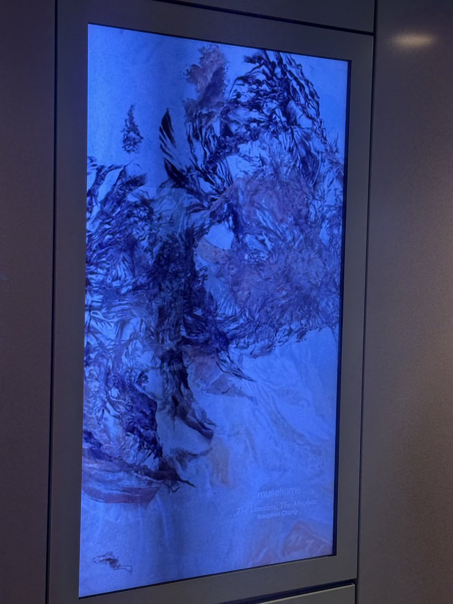 stifpower's tweet photo. Waiting at the Airport can be long and boring 😤 that has been changed at LHR 😎 Now You can relax &amp; enjoy amazing Art thx to @museframe look at that @sougwen 
Many thanks for it 👏👍 really enjoyed waiting at the Gate before Boarding 🙏 https://t.co/rZJvFxi3NM