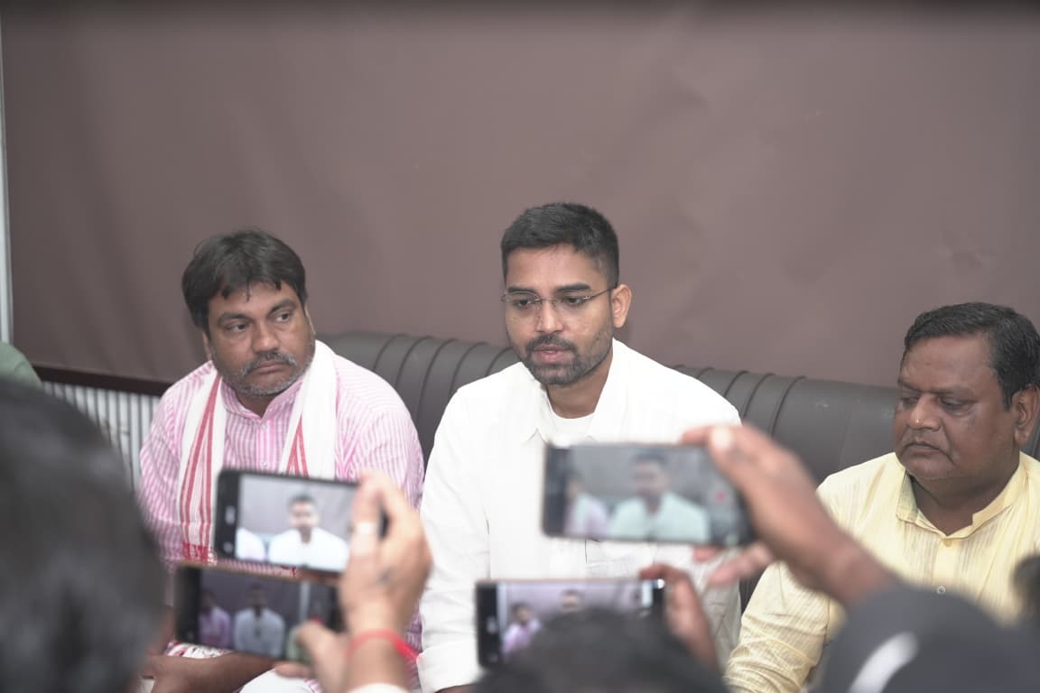 DeepakRLM's tweet photo. आज जमुई जिला अतिथि गृह के सभा कक्ष में आयोजित प्रेस वार्ता को संबोधित करते हुए जिले में संचालित विकास एवं जनकल्याणकारी योजनाओं की प्रगति की  जानकारी साझा की।

#DeepakPrakash #PanchaytiRaj #Jamui #PressConference #PanchayatSarkarBhawan #PublicWelfare #DevelopmentReview https://t.co/lfYyNL5OQ1