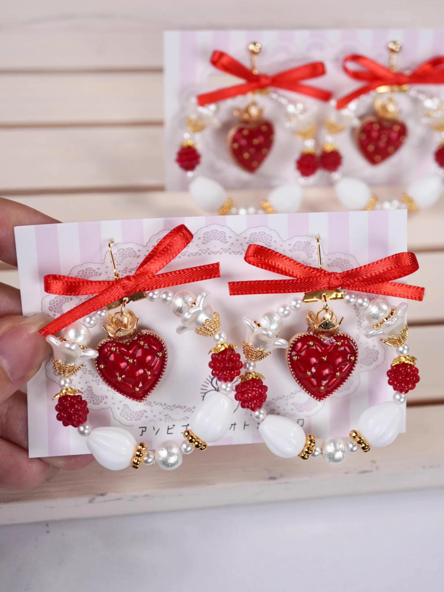 ちょっこり♡ころっとハートにゃんこ 樹脂薔薇ビジューピアス/イヤリング✩.*˚ アソビゴコロ×オトメゴコロ on X: 