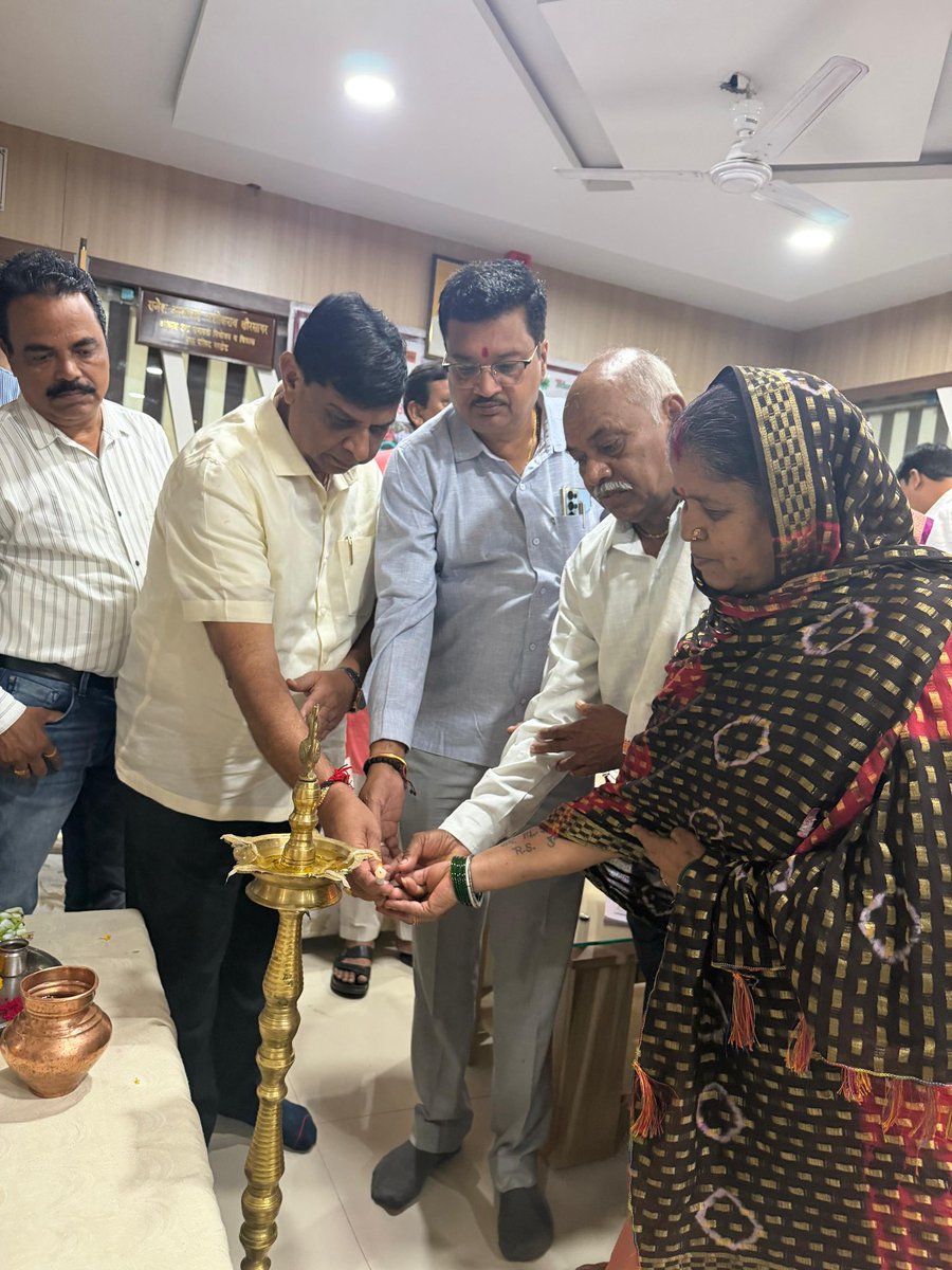 CSBThakur's tweet photo. 🔶 स्वच्छता कर्मचाऱ्यांचा सन्मान । 📍नरखेड | दिनांक १२ सप्टेंबर २०२६

राष्ट्रसंत गाडगे महाराज यांनी दिलेल्या स्वच्छतेच्या विचाराने व देशाचे पंतप्रधान मा. @narendramodi जी यांच्या स्वच्छ भारत या संकल्पनेतून प्रेरित होऊन नगर परिषदेतील महिला व पुरुष सफाई कर्मचाऱ्यांचा अनोख्या https://t.co/uKTHTtwrgB