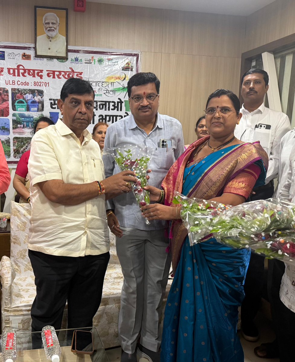 CSBThakur's tweet photo. 🔶 स्वच्छता कर्मचाऱ्यांचा सन्मान । 📍नरखेड | दिनांक १२ सप्टेंबर २०२६

राष्ट्रसंत गाडगे महाराज यांनी दिलेल्या स्वच्छतेच्या विचाराने व देशाचे पंतप्रधान मा. @narendramodi जी यांच्या स्वच्छ भारत या संकल्पनेतून प्रेरित होऊन नगर परिषदेतील महिला व पुरुष सफाई कर्मचाऱ्यांचा अनोख्या https://t.co/uKTHTtwrgB