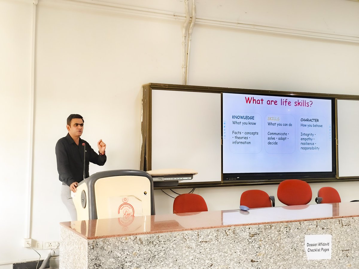studentsIScBHU's tweet photo. @DeanScienceBHU @VCofficeBHU @bhupro @registrarbhu @Director_ISc @dsw_bhu Day 4: Induction program.  students knew about  Training and Internship Cell &amp; Anti Ragging by Profs. R. N. Rai, N. Horo, Amiya S. Naik, Dr. Prashant Singh.  Students took anti ragging pledge. Profs.  AS Naik, Dr's M Pandey, D Sinha, Gangaram, V Laha,  M Mishra assisted them. https://t.co/JLLrCZHic2