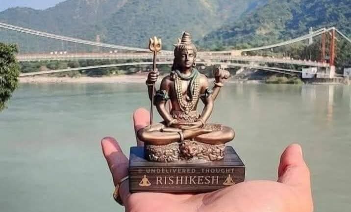 arvindvarmora's tweet photo. ना रईस हुं ना अमीर हुं 
ना बादशाह हुं ना वजीर हुं
देवाधिदेव महादेव हैं सल्तनत मेरी 
मैं उस सल्तनत का मौजे"जीव" हुं https://t.co/zKriubVl97