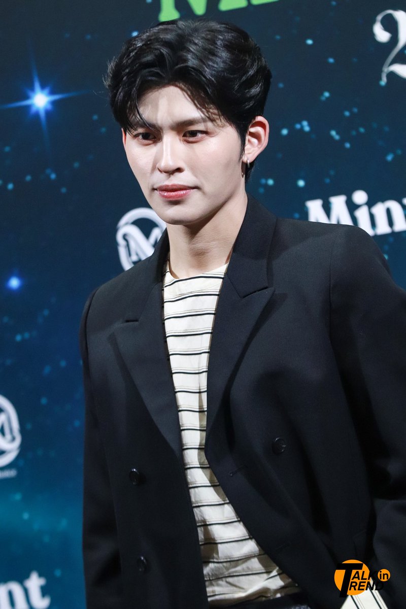 TalkinTrend's tweet photo. “ปอนด์ ณราวิชญ์” ร่วมเดินพรมในงาน Mchoice &amp; Mint Awards 2026

POND WITH MCHOICE26
#ppnaravit 
#MintAwards2026
#MchoiceMintAwards2026 https://t.co/cQEXFCqRAB