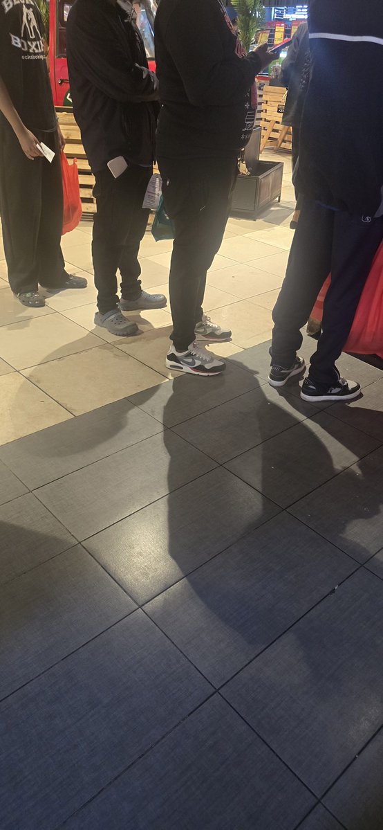 JoyOchuka's tweet photo. The Boerwores are good but tables need to be proactively cleaned for next client SURELY

THE QUEUE is ridiculous then dirty table waiting at QUICKMATT Tmall is now a normal occurrence every Saturday ..Give this recurring issue the attention it deserves  
@QuickmartKenya https://t.co/s4TgcuJrqh