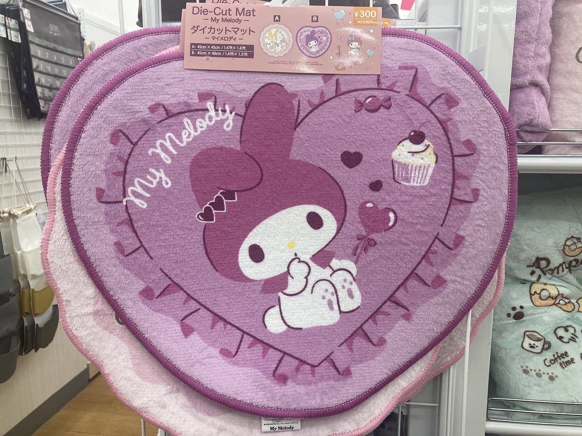 milktea_kitty11's tweet photo. ダイソーさん☆サンリオ新商品！

マイメロ♡クロミ♡シナモン♡ポムポムプリン♡ポチャッコ
♡ダイカットマット ←NEW！
♡マット
♡和みピロー
♡枕パッド
♡お昼寝マット
♡座布団

ピンクマイメロのダイカットマットが特にかわいすぎる🩷🩷🩷 https://t.co/qKLRZO2DIT