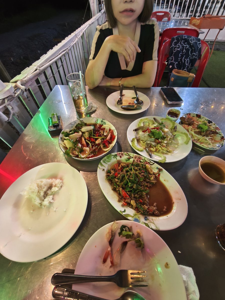 chaoUTmou's tweet photo. กินข้าวแล้วเดียวไปต่อ หาคู่แลกไม่แลก หาเดียว ชายแหละหญิง แถวปทุมธานีครับ 
โรงแรมดาริอินปทุมธานี #ปทุมสายนอก #บางคูวัด https://t.co/xtXd6LzIgK