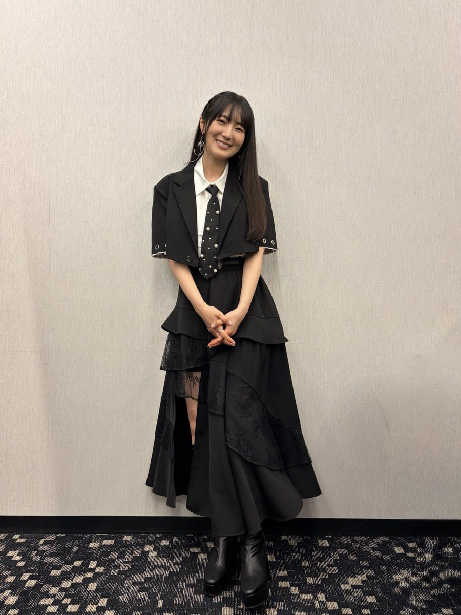 YUI_STAFF's tweet photo. アズレンLIVEからもう1週間…
最近時間が過ぎるのがはやすぎる😱

エンタープライズを意識したお衣装🦅
せっかくたくさん撮ってもらったので、載せちゃう…！ https://t.co/WmjDvZ2r9d