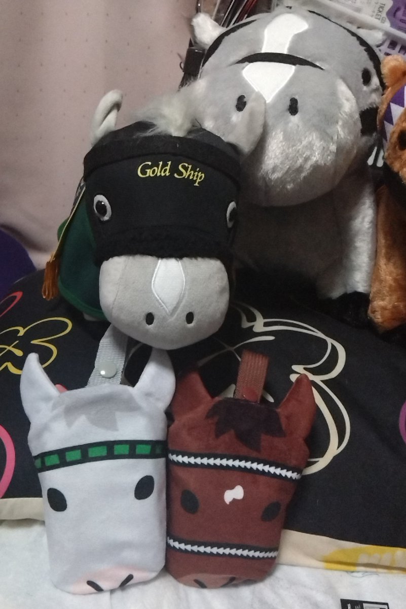 blue_once's tweet photo. 先に買った場所とは違う #しまむら で🐴追加したなんて誰にも言えない🤣まさか17時過ぎててショッピングバッグが２つも残ってるなんて思わなくて😂本当の目的は職場で使う白タオルを買うために寄っただけなのにwww #名馬コレクション https://t.co/7kIGcrhR8I
