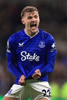 AlbitaBets's tweet photo. 🪜Kiernan Dewsbury-Hall
(Tottenham vs Everton)

1️⃣ Volumen real: 9 tiros en sus 3 partidos esta temporada, y la pasada campaña ya rondaba 1.2 remates a puerta por partido. No es puntual, es su patrón 📊

2️⃣ El Tottenham no ha marcado en toda la Premier y va a defender líneas altas y desordenadas — terreno perfecto para que aparezca desde media distancia 🎯

3️⃣ Titular fijo en el Everton esta temporada, sin lesión ni duda de alineación. Cero riesgo de sorpresa en el once 🔒