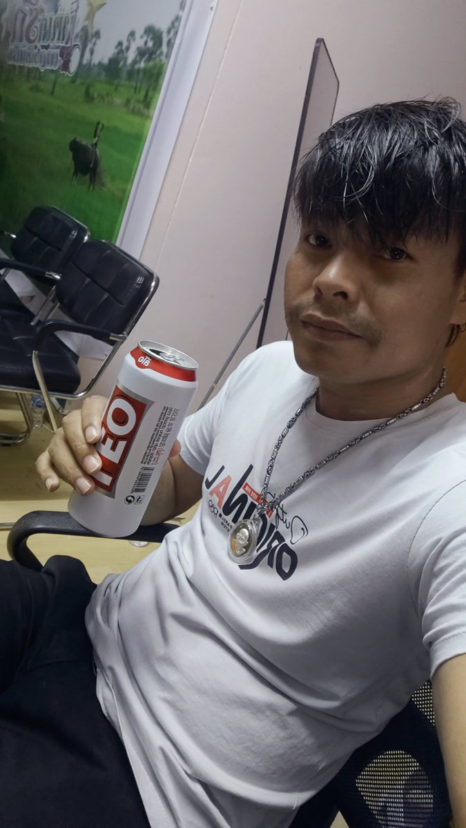 cpj555's tweet photo. เมาแล้วก็นอน #กาบเชิง #สุรินทร์ https://t.co/jTNutGodiT