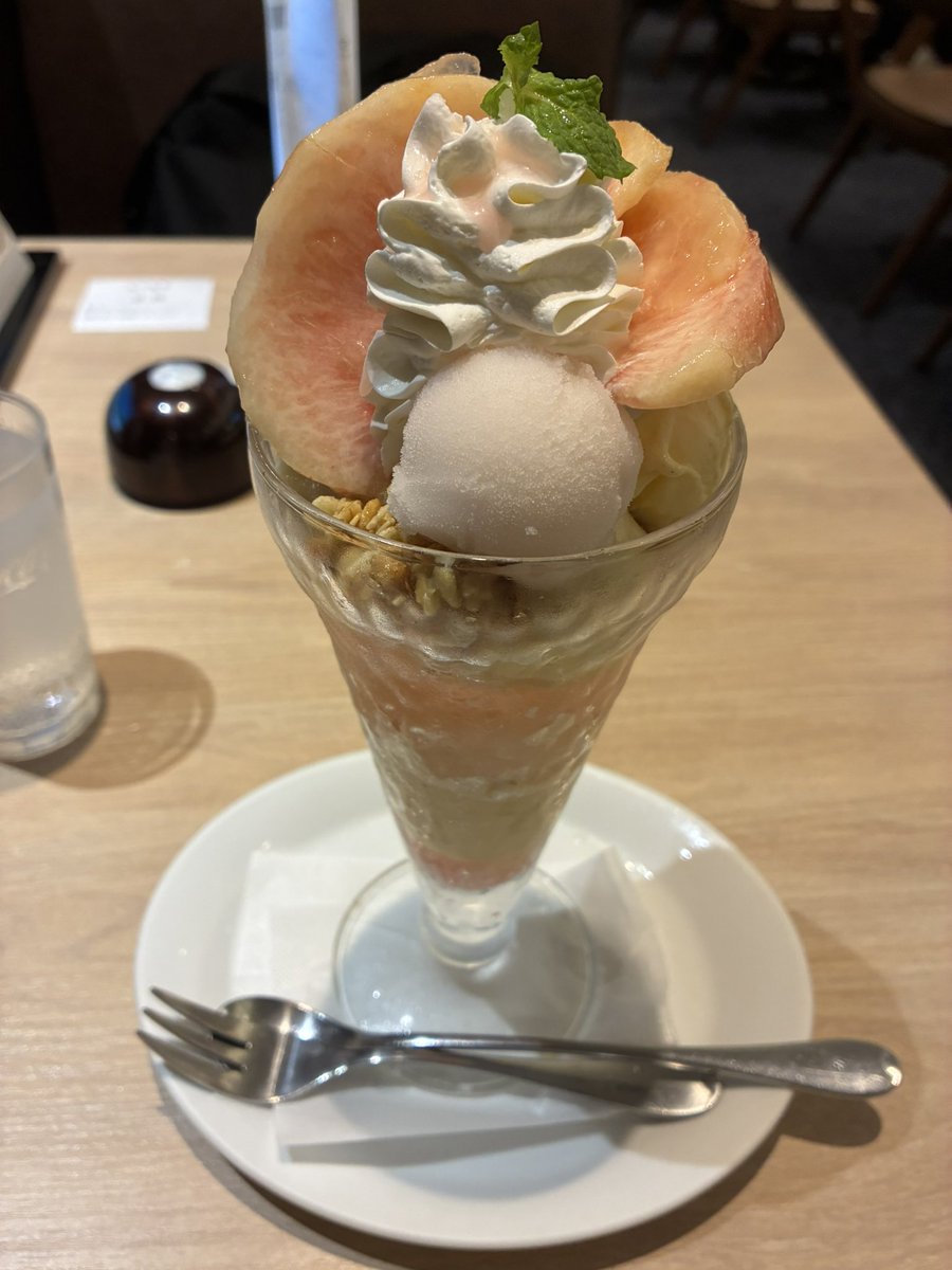 0117Dm's tweet photo. 桃サンデーをいただきます https://t.co/NQpcofnF1O