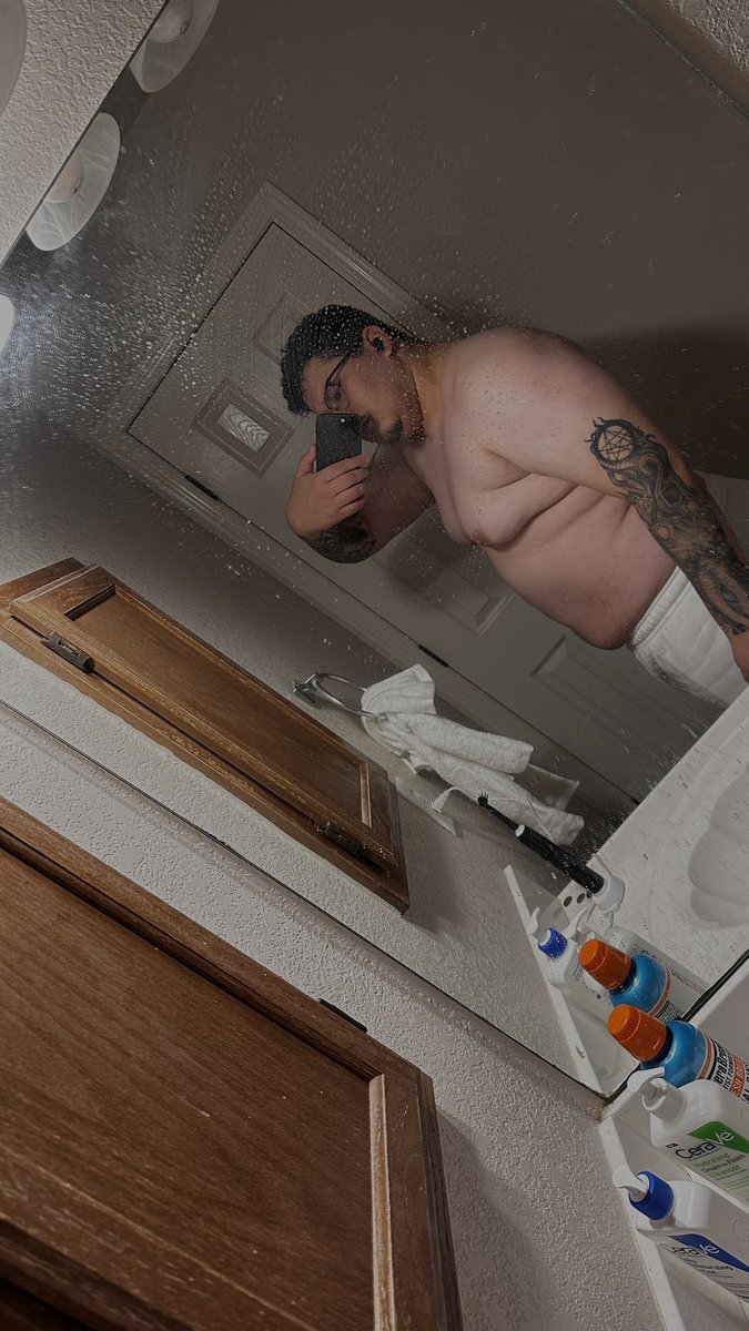 Banezwrld's tweet photo. We still going. 

330 lbs  ~> 240 lbs https://t.co/TGJNDlsUpF
