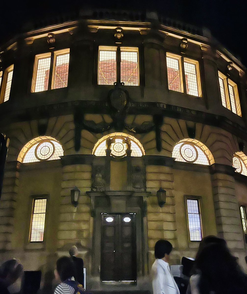 DrKKennedy's tweet photo. So enjoyed an out-of-season Messiah at the glorious Sheldonian Theatre this week - a pleasure to play for Adam Green and @nickmulroy again, not looking a minute older than our Cambridge undergrad days…

@PerfectPitchMus #Messiah #Handel #Oxford #Sheldonian #Music #LiveMusic https://t.co/dYku2O9vAm