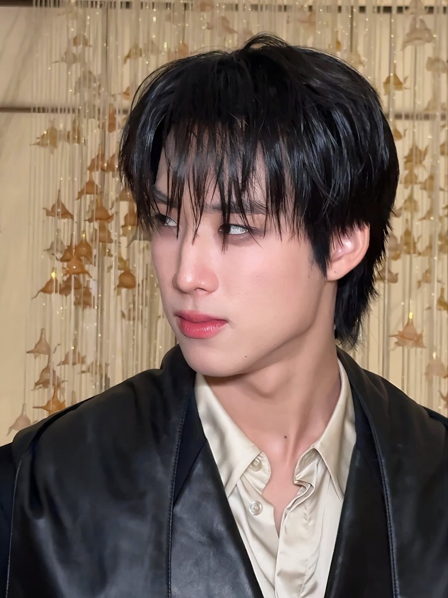 nngwalk's tweet photo. ไม่ว่าจะหน้ามุมตรงและมุมข้าง ท่านเก็บเรียบ ท่านหล่อทุกองศา

ALAN BUS in BURBERRY 

#ALANpasawee 
#MchoiceMintAwards2026xBUS 
#MchoiceMintAwards2026 https://t.co/Te72ez0781
