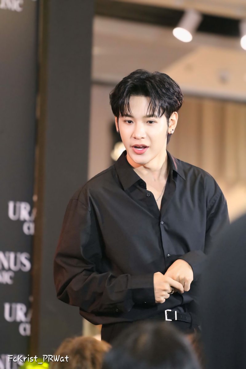 FcKrist_PRWat's tweet photo. ทำไมพี่สิงน่ารักนะ 5555 รูปหล่อ เขาถ่ายกันมุมไหนอะ

KRISTSINGTO CELEBRATE URANUS CLINIC 

#UranusClinicxKristSingto
#คริสสิงโต #kristperawat #SingtoPrachaya https://t.co/6WGR2YhVqD