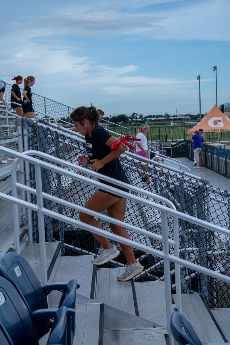 IMGAcademy's tweet photo. We climbed in their honor.

In the evening on the 25th anniversary of September 11, the IMG Academy community came together for our 9/11 Stair Climb to honor the lives lost and the first responders who showed extraordinary courage and sacrifice. https://t.co/Y2B1iTL5xu