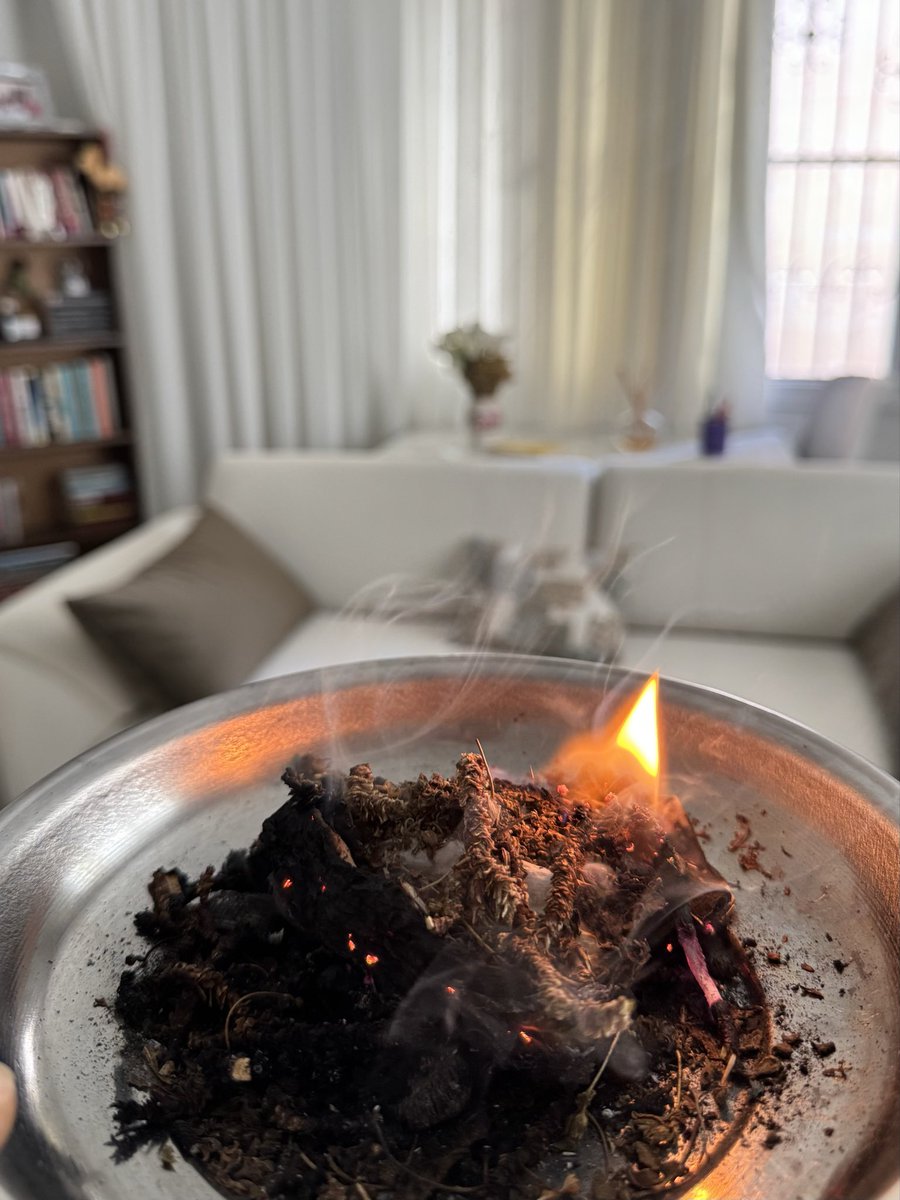 Gunesbln's tweet photo. #tütsü arınma🤲📿 https://t.co/iHdAFdJnNX