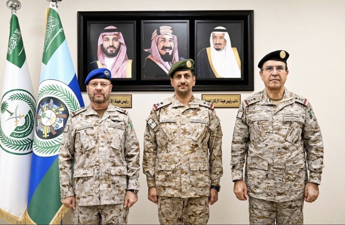AaaAlfarsan's tweet photo. أبارك للغالي عادل بن عبدالله الحركان الثقة الملكية الكريمة بترقيته لرتبة لواء.
​نسأل الله أن يبارك له في هذه الثقة، ويجعلها فاتحة خير وعوناً له على أداء الأمانة لخدمة الدين ثم المليك والوطن. https://t.co/EQWQbGUZgF