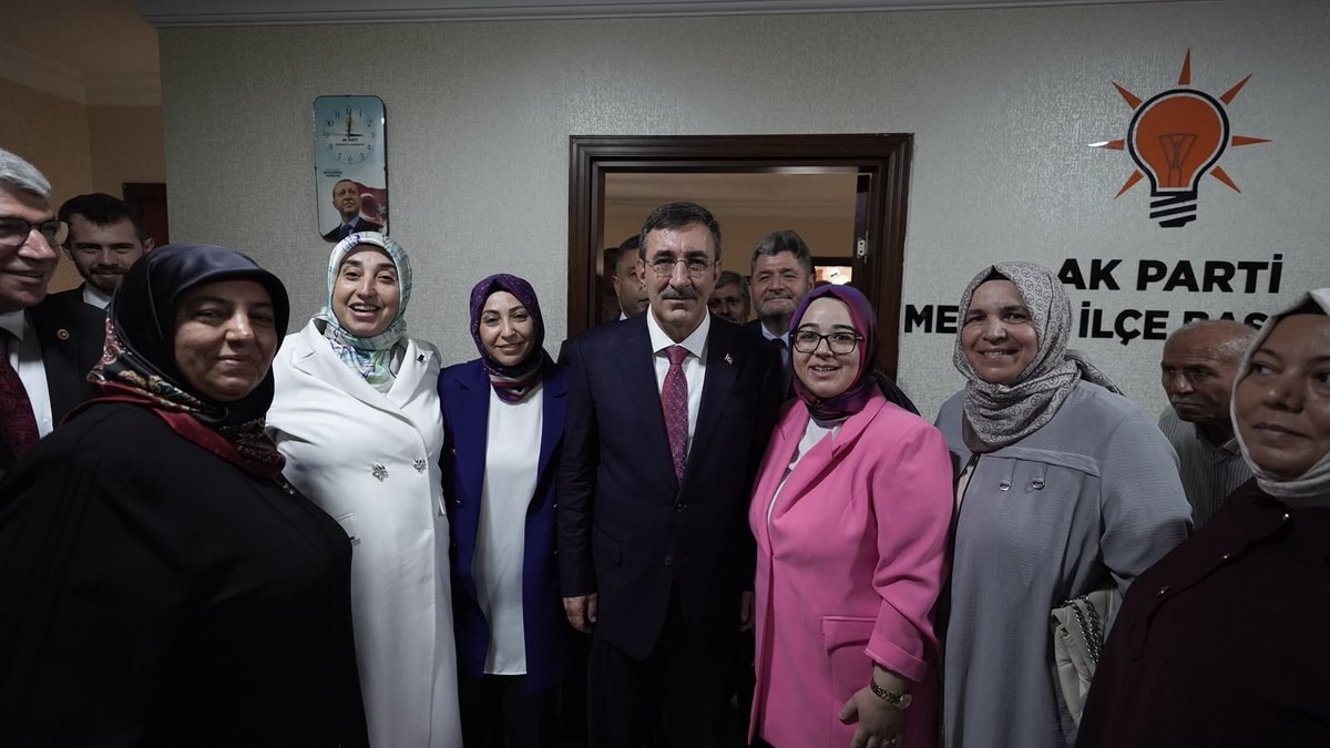 _cevdetyilmaz's tweet photo. 📍AK Parti Osmaniye İl Başkanlığı

Türkiye Yüzyılı Buluşmaları kapsamında AK Parti Osmaniye İl Başkanlığımızda kıymetli yol arkadaşlarımızla bir araya geldik. 

Osmaniye'nin gündemini, vatandaşlarımızın beklentilerini değerlendirme ve önümüzdeki dönemde yürüteceğimiz çalışmaları istişare etme fırsatı bulduk. 

Cumhurbaşkanımız Sayın Recep Tayyip Erdoğan’ın liderliğinde, milletimizin gösterdiği istikamette Osmaniye için Cumhur İttifakı olarak çalışmaya ve Türkiye Yüzyılı hedeflerimize kararlılıkla yürümeye devam edeceğiz. Önümüzdeki süreçte de milletimizle bir arada, şehrimizin bütün ilçelerinde ve mahallelerinde çalışmalarımızı aynı kararlılıkla sürdüreceğiz. 

Osmaniye İl Başkanımız Mehmet Sadi Binboğa'ya, partimizin bütün kademelerinde görev yapan yol arkadaşlarımıza emekleri ve gayretleri için teşekkür ediyor, çalışmalarında başarılar diliyorum.