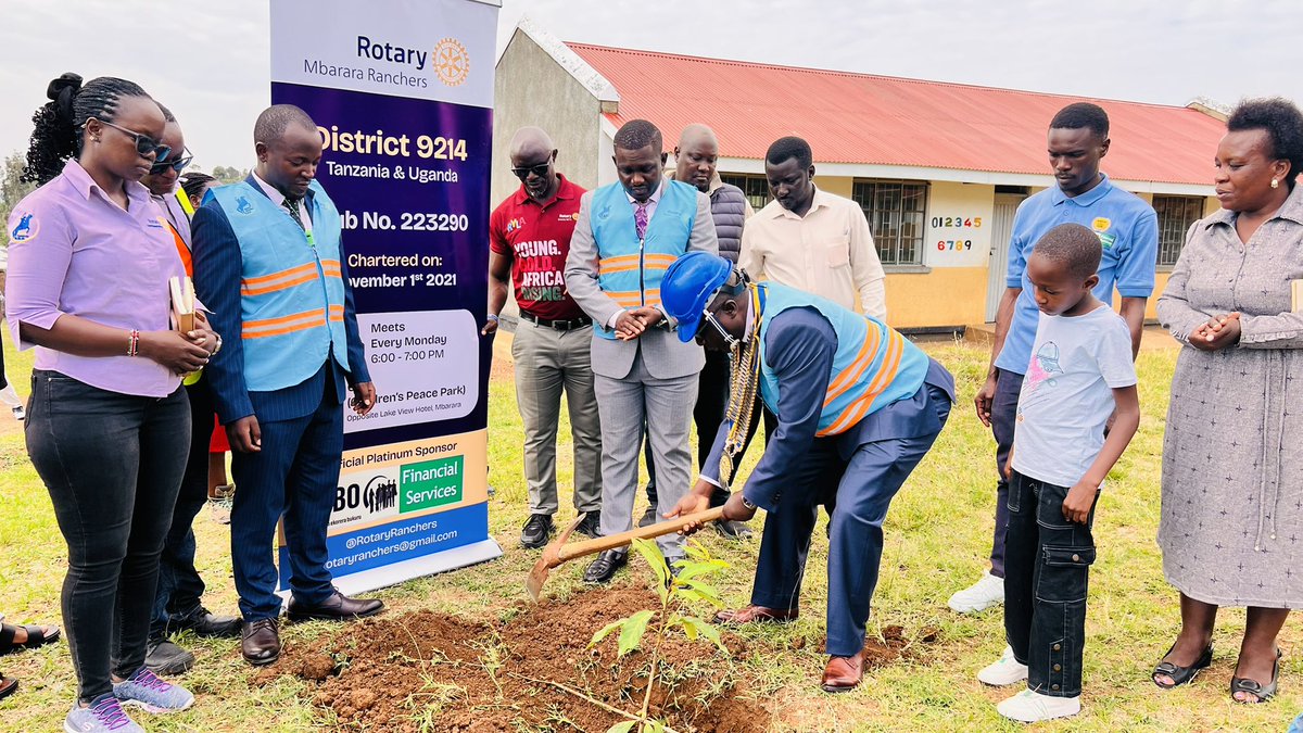 DGDanielDdam's tweet photo. Visited RC Mbarara Ranchers @RotaryRanchers and inspired by their commitment to creating lasting impact.

The club is renovating and improving #Kamatarisi_Primary_School, constructing toilets, donating water tanks, and now working on the school playgrounds.

I particularly commend their partnership with Government @GovUganda to support the construction of staff houses—a powerful model of @Rotary working hand in hand with Government to transform communities.

Creating Lasting Impact. 

#KilaMtuAwajibike
#TheImpactYear