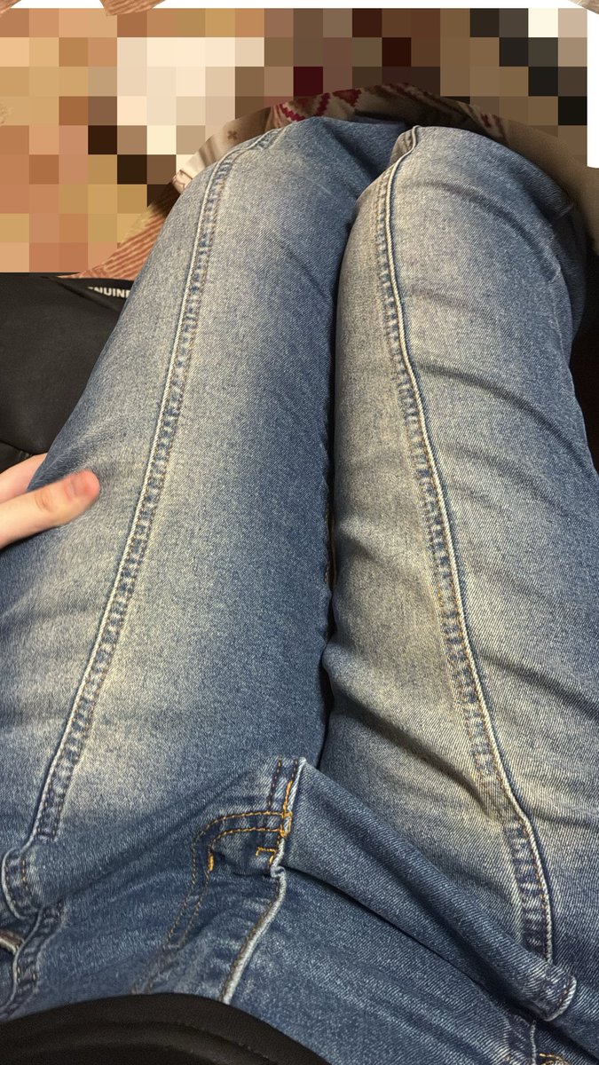 olca7j's tweet photo. ズボンで隠れてるけど太もも🦵 https://t.co/BZnLNUvzPV