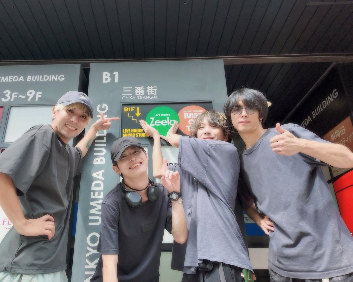 osage_band's tweet photo. 2026.9.12 梅田Zeela
『UMEDA AOICHIBAN '26』

Sonic blue
セトモノ
ヒトリゴト
さよならについて
ウーロンハイと春に
マイダイアリー
世明けの唄

トッパー任されました💐
大阪ありがとうございました！

秋から始まるワンマンツアー！
よろしくお願いします！🍁
🎫 https://t.co/kGYQzNDoGE https://t.co/qDlrPsgWRn
