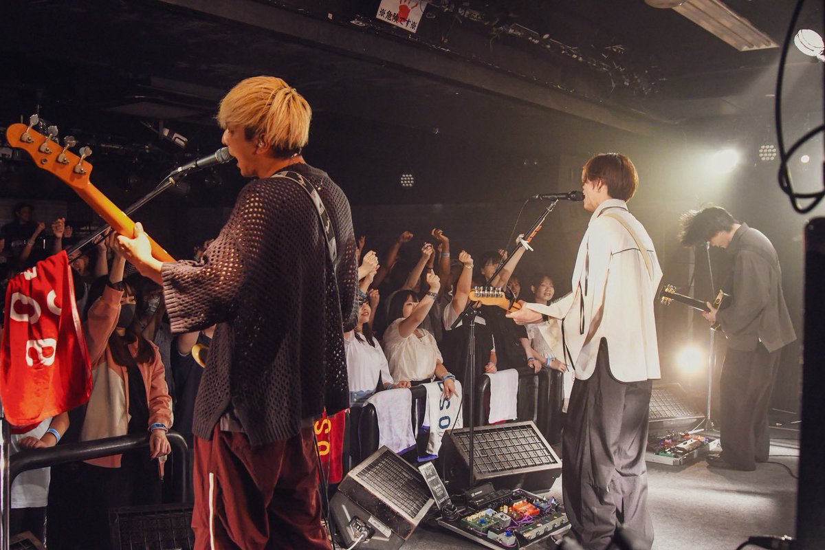 osage_band's tweet photo. 2026.9.12 梅田Zeela
『UMEDA AOICHIBAN '26』

Sonic blue
セトモノ
ヒトリゴト
さよならについて
ウーロンハイと春に
マイダイアリー
世明けの唄

トッパー任されました💐
大阪ありがとうございました！

秋から始まるワンマンツアー！
よろしくお願いします！🍁
🎫 https://t.co/kGYQzNDoGE https://t.co/qDlrPsgWRn