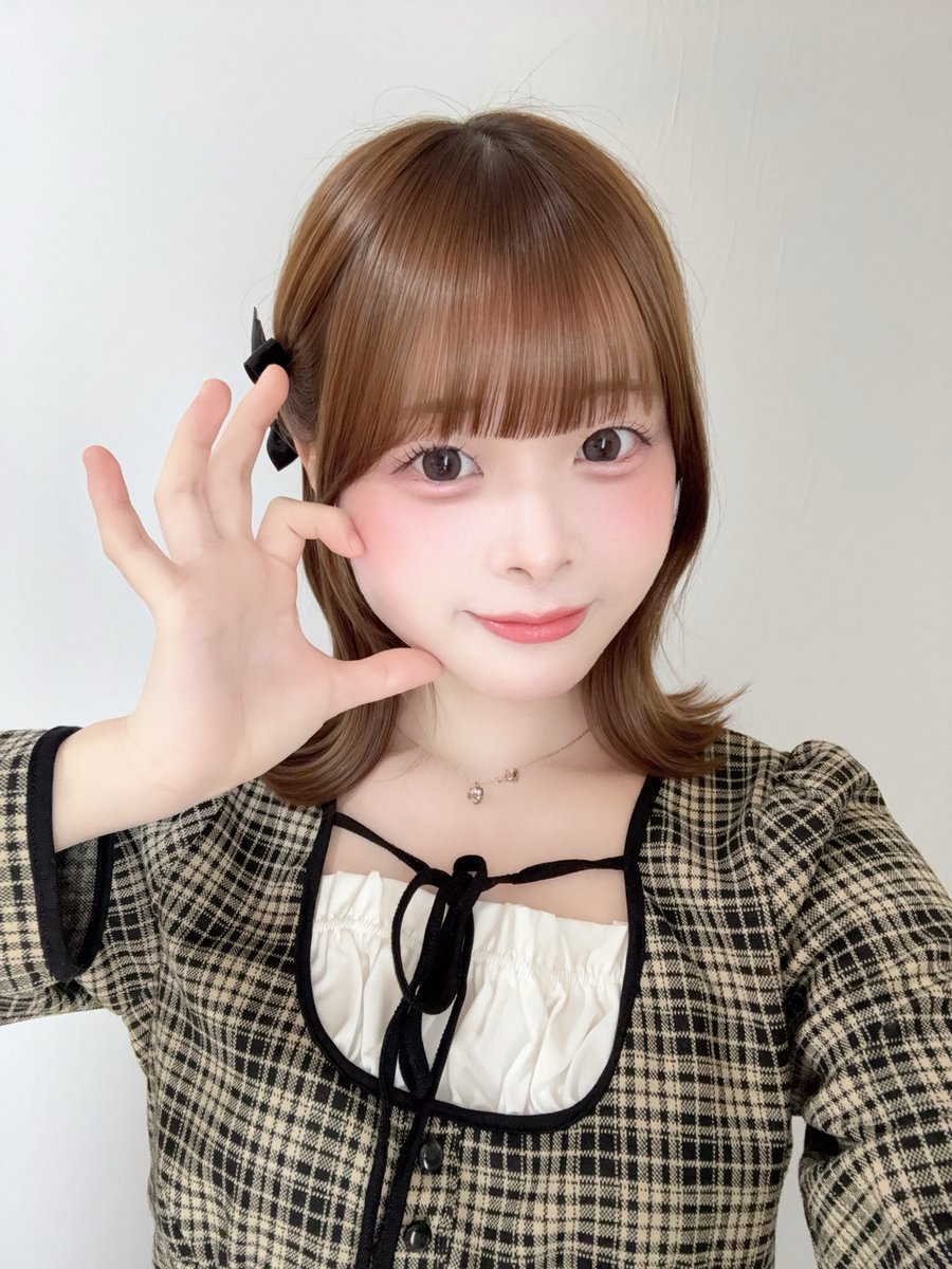 Clf_Trainee's tweet photo. こんばんは~
みんなに私のこと沢山知ってもらいたいから
すこし自己紹介🫶🏻︎
私はやきいもがすき🍠

みすず https://t.co/tB4qIPbqjM