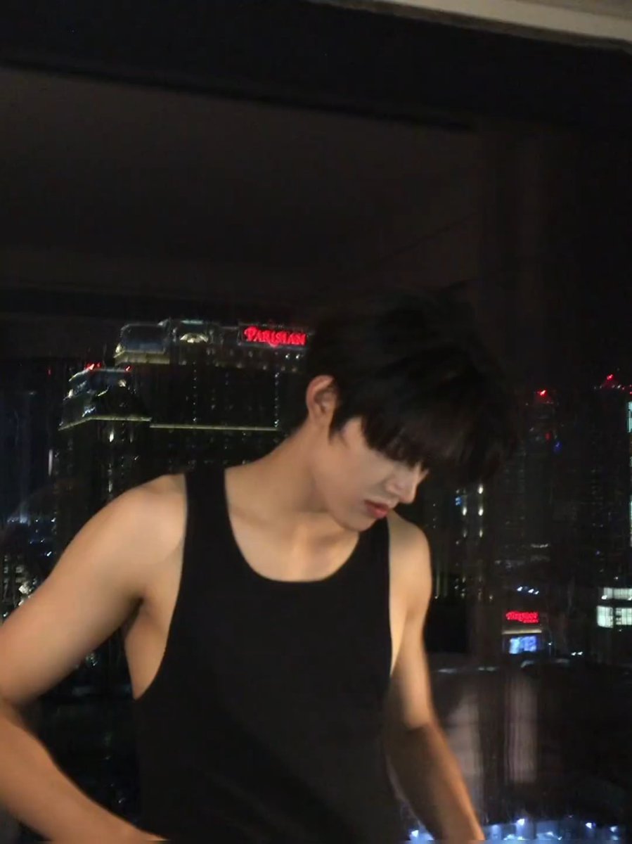 zzzzz0t's tweet photo. 《情哥哥还是亲哥哥》第3章
张极/左航 梦女po文 密码zjzj
出场人物另有：zzx zzy（没膏肓就不打全名了 怕占搜索广场）

—“把你舌头拔了怎么样？我看你要去谁的床上叫老公。”

（本章略长，膏肓在后半部分，只和张极入体做爱了 介意误入）
（放心 以后会多做几个的 慢慢来😇）
https://t.co/GvZDr3XIZf https://t.co/8cibjpUKxF
