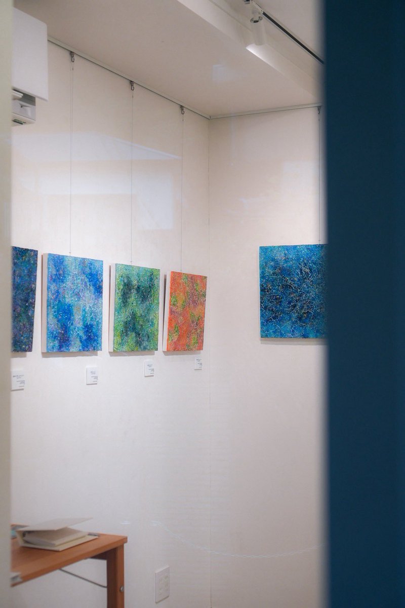artwork_mayumi's tweet photo. 個展「硝子越しの色」
2日目、終了しました。

本日お越しくださった皆さま、
ありがとうございました。

明日は最終日です。
11:00〜16:00まで在廊しています。

最後の1日も、どうぞよろしくお願いいたします。 https://t.co/BAW4H1EUt4