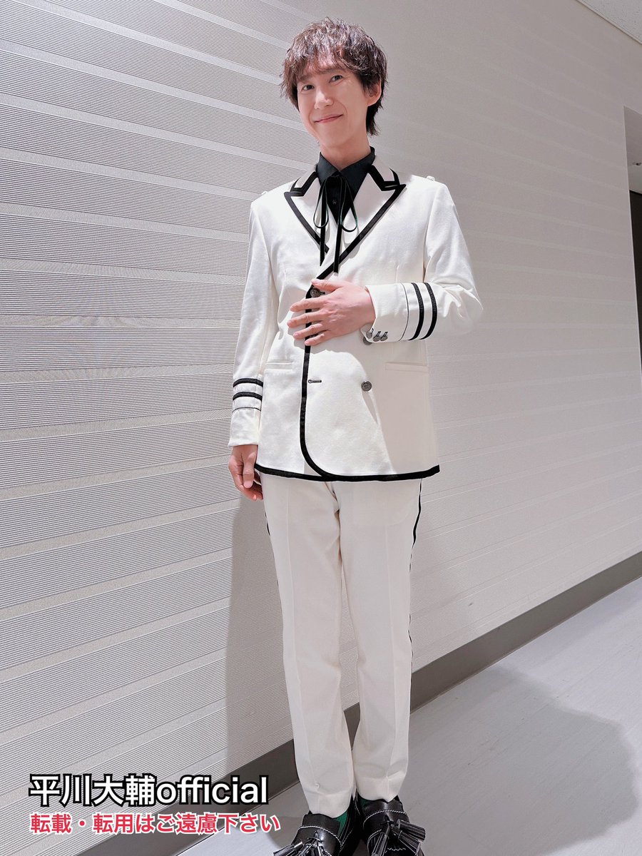 DH_official__'s tweet photo. 平川大輔です。

オトメイトパーティー2026、ありがとうございました！

終ヴィルは5周年！
皆様の作品愛に支えられて、またオトパに出られたこと、感謝感謝です！
今回はホテルコンセプト＋リュカ先生イメージカラーの衣装でした✨

楽しい時間をありがとうございました☺️

#オトパ2026 https://t.co/eFzOqBecZf
