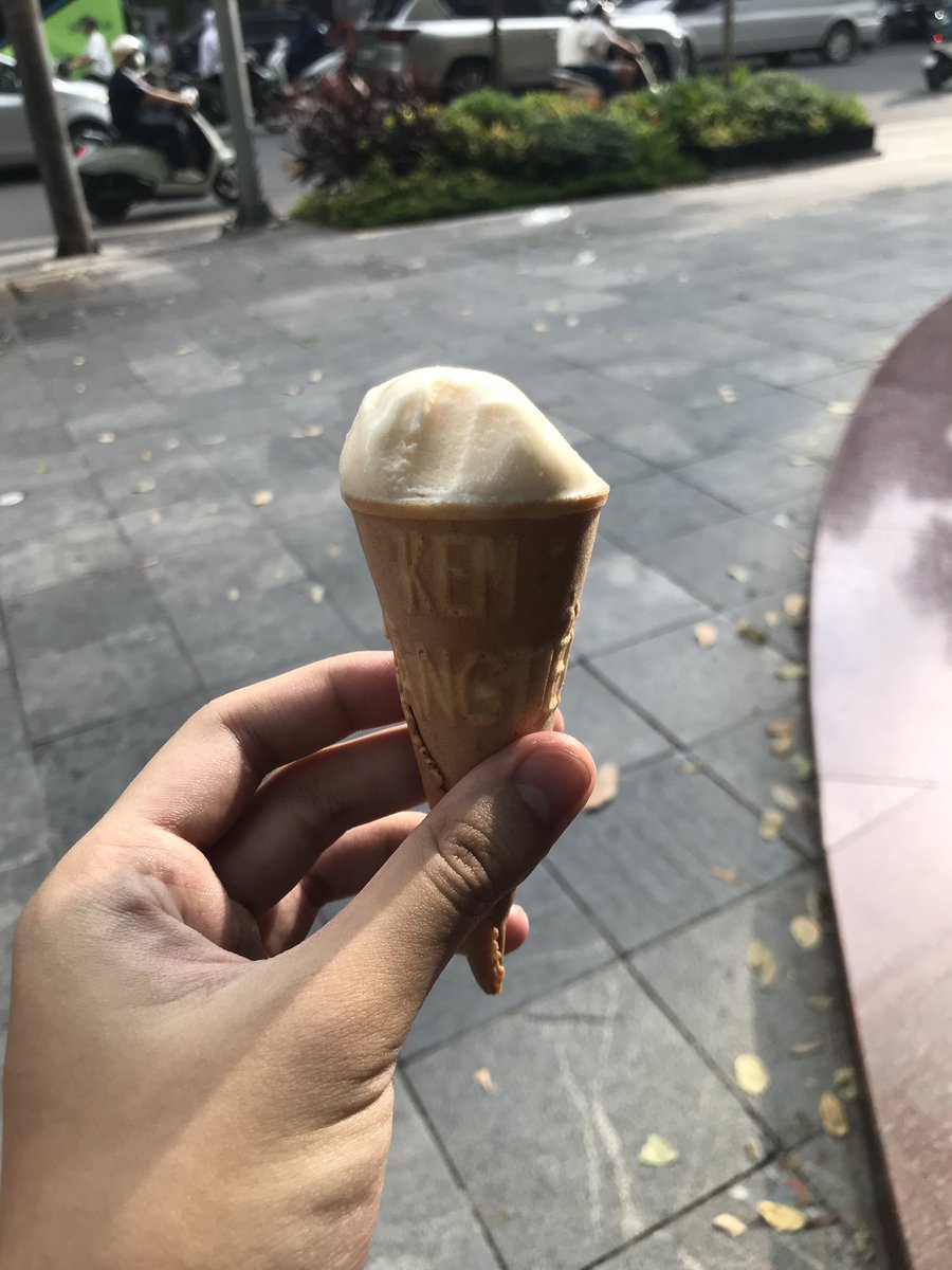 BachTTPOfficial's tweet photo. we then went to the city center and bought ice creams 😋
p/s: like i said before, this ice cream store will be closed in 3 days as of today (sep 12), so this was our chance to visit there before its closure after abt 3/4 of the century :p https://t.co/zXmuPE5Nc3